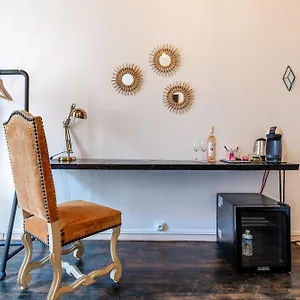 Apartment Le Panier Enchante - & Loft - Terrasse Et Patio Au Dessus Du Vieux Port, Marseilles