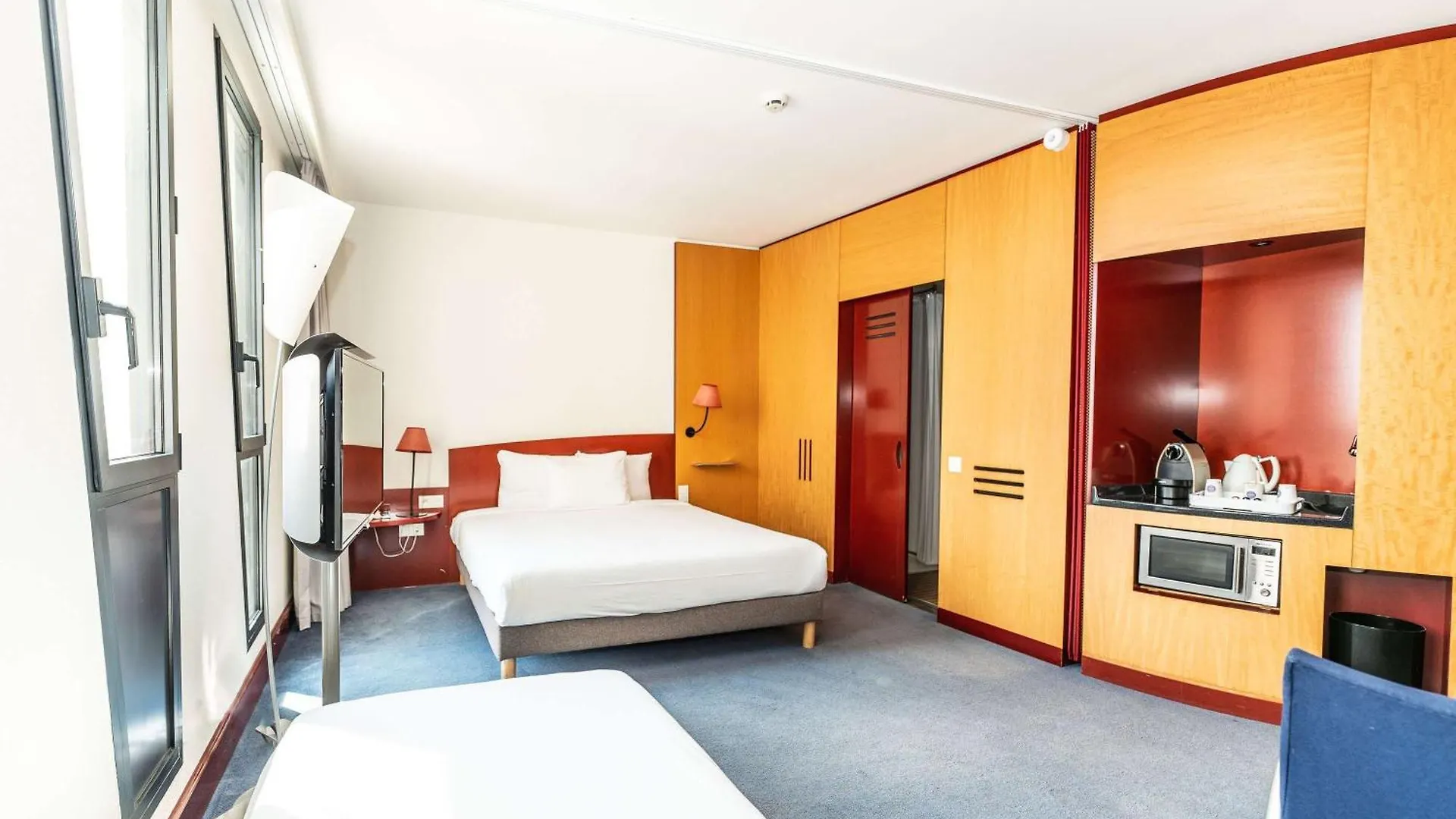 Novotel Suites Marseille Centre Euromed 4*,