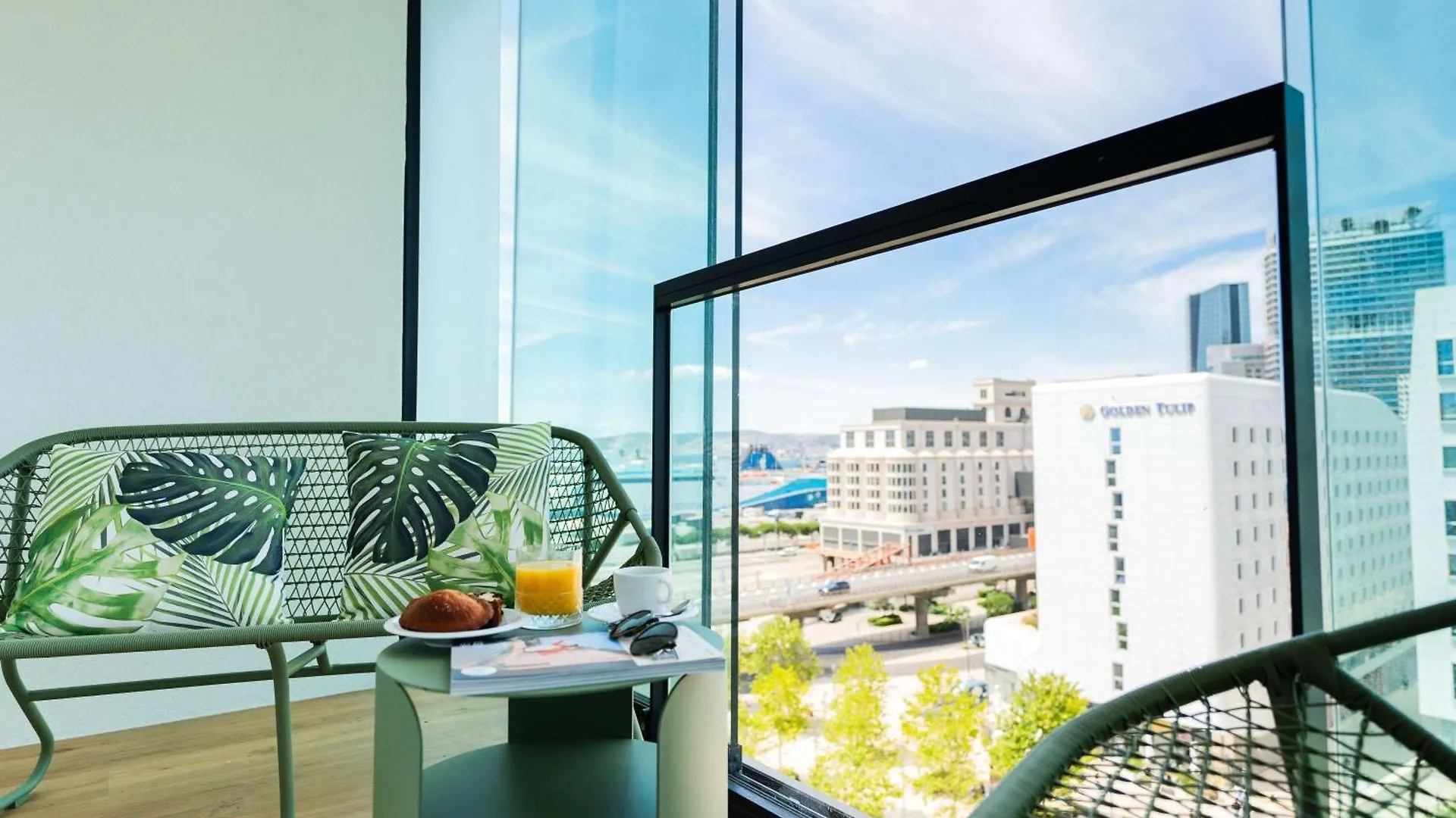 **** Hotel Novotel Suites Marseille Centre Euromed Frankreich