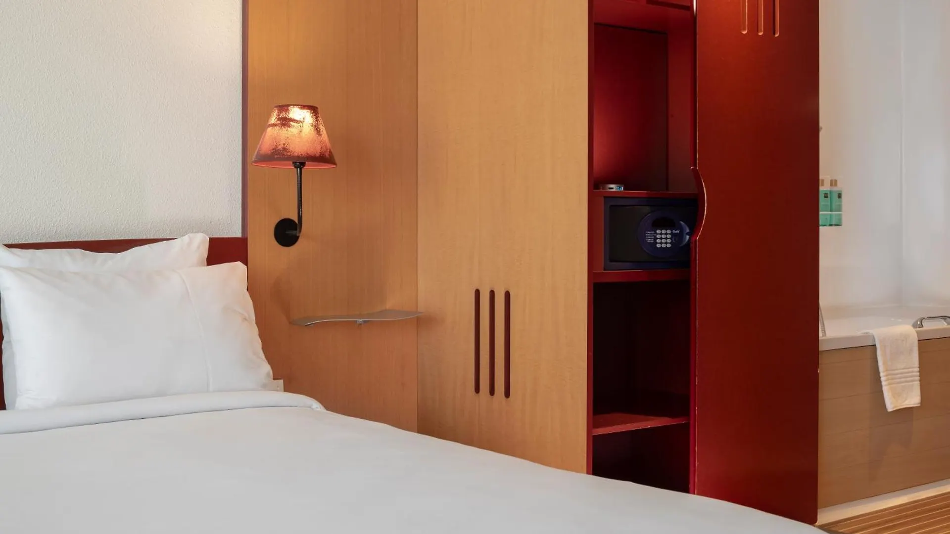 Novotel Suites Marseille Centre Euromed Hotel